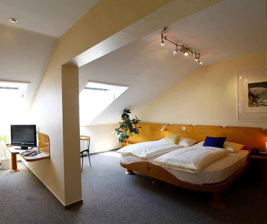 Stadthotel Engel Ettlingen Exterior photo
